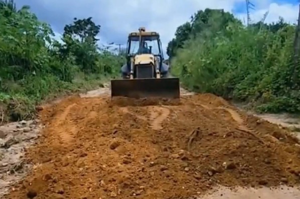 Buritirana avança na recuperação de estradas, ruas, roço e limpeza urbana