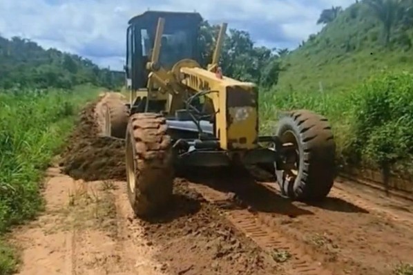 Buritirana intensifica recuperação de estradas vicinais